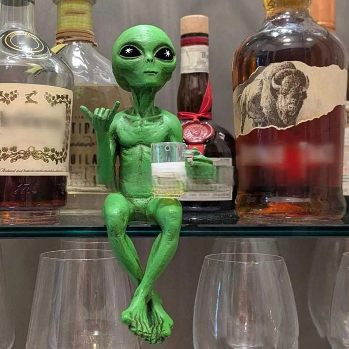 Alien Statue Resin Craft Drinking Beer Sculpture